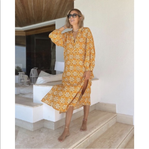 ✅SOLD✅Zara printed midi dress - Picture 2 of 16